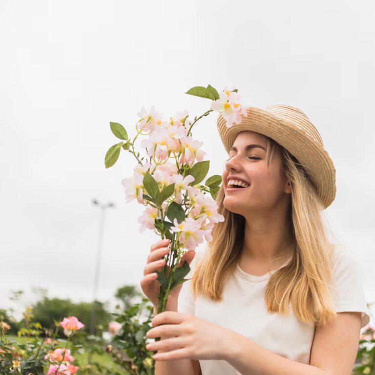senora-alegre-sombrero-flores-blancas_23-2148029643